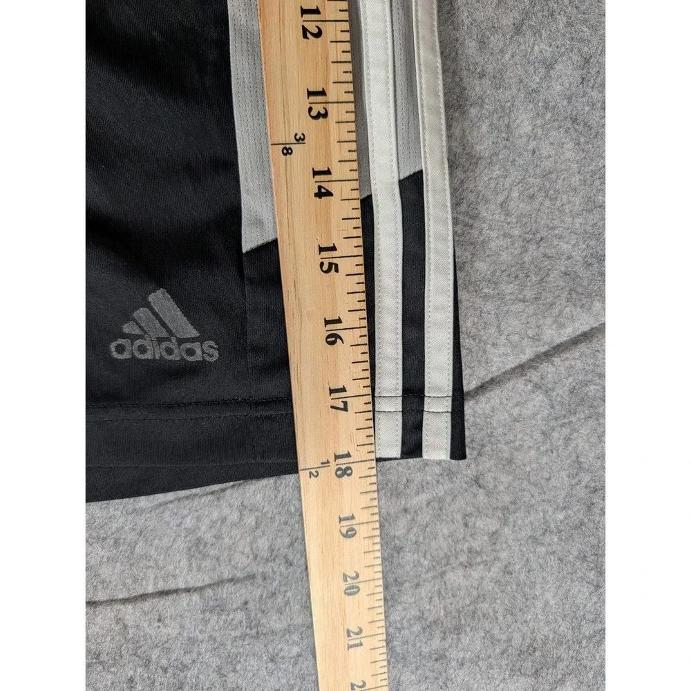 Adidas AEROREADY Mens Athletic‎ Shorts Black Grey Striped Pockets Gym Training